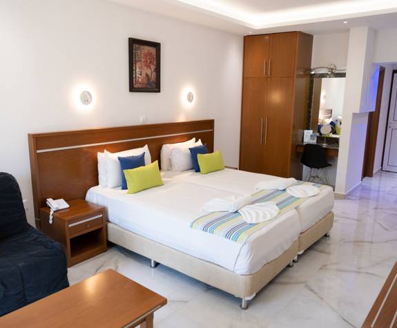 Loutsiana Hotel Deluxe Studio two single beds