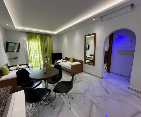Loutsiana Hotel Deluxe One Bedroom Apt living room and table