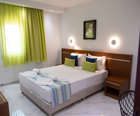 Loutsiana Hotel Deluxe One Bedroom Apt bed