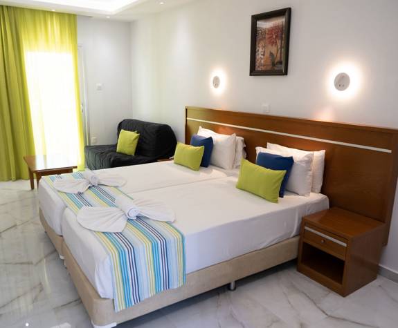 Loutsiana Hotel Deluxe Studio two single beds and sofa