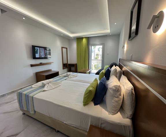Loutsiana Hotel Deluxe Studio decorated two single beds and amenities