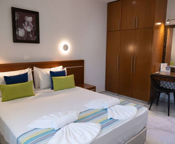 Loutsiana Hotel Deluxe One Bedroom Apt double bed and closet